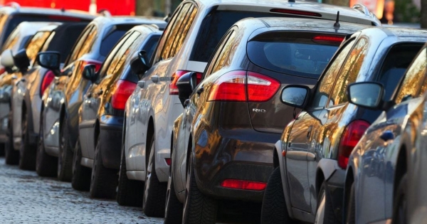 Új rekord felé döcög a használtautó-piac, egyre öregebb és egyre olcsóbb kocsikat vesznek a magyarok