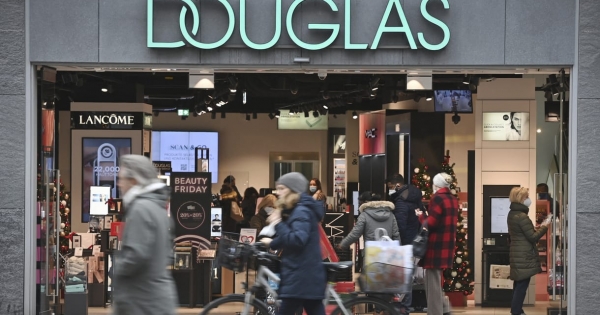 Rászállt a GVH a Douglasra, az akciókkal ügyeskedhettek