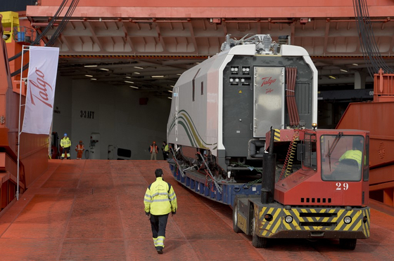 Hivatalosan is kérte spanyol kormánytól Talgo vonatgyártó megvásárlását a magyar vevő