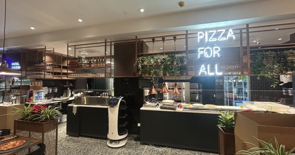 Robotpincért állít csatasorba a Pizza Hut Szombathelyen