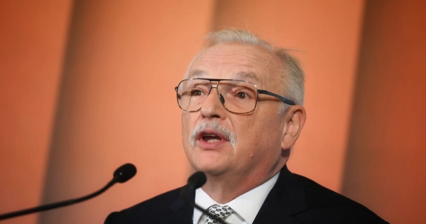 Meghajolt a Mol Magyar Péter akaratának