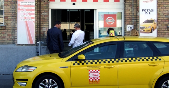 Levélben tisztázta a sofőrjeinek a helyzetet a Főtaxi, miután kiderült, partnerségre lépnek az Uberrel