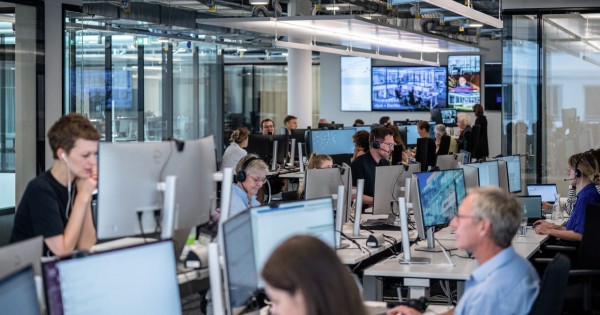 A magyarok több mint fele elégedetlen a fizetésével, de egyre kevesebben érzik úgy, hogy a munkahelyváltás lenne a válasz