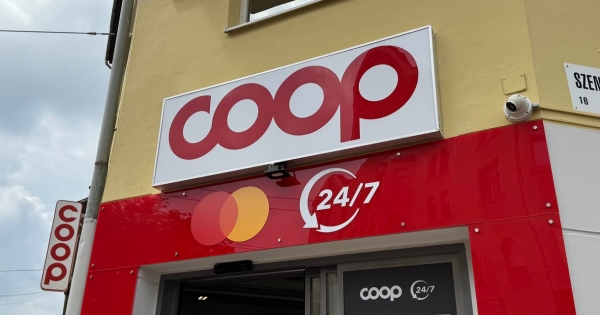 Lopások miatt őr került a szegedi, személyzet nélküli okosboltba