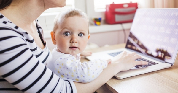 Egyéni vállalkozó gyed és gyes mellett: így kell járulékot fizetni