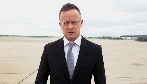 Bukjuk az amerikai adóegyezményt, Szijjártó Péter így is betart a minimumadónak