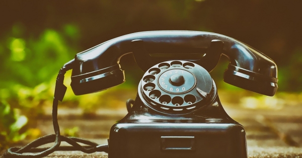 Telefonszámlán reprezentáció, internet és szolgáltatás: könyvelési és áfás kérdések