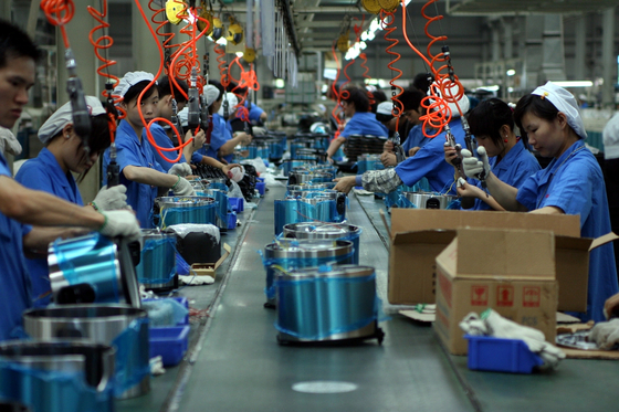 Fitch: az amerikai vámok miatt lassulhat a kínai növekedés