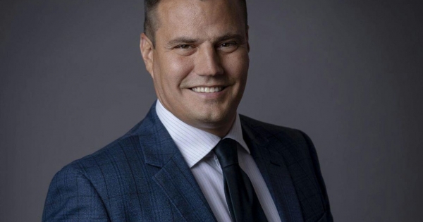 A kormány legújabb stratégiai partnere a saját vagyonáról is gondoskodik