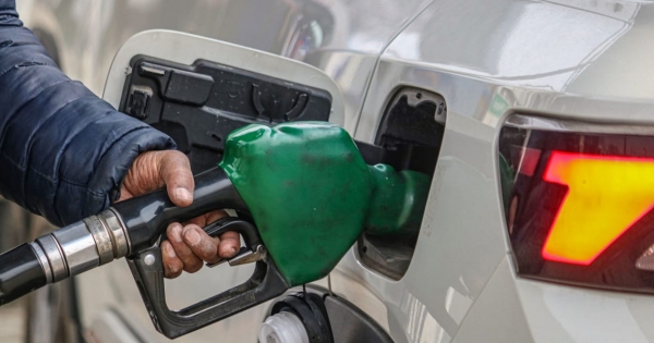 666 forintra csökken a benzin nagykereskedelmi ára kedden