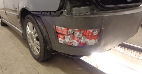 Trükkös csempészeket csíptek fülön