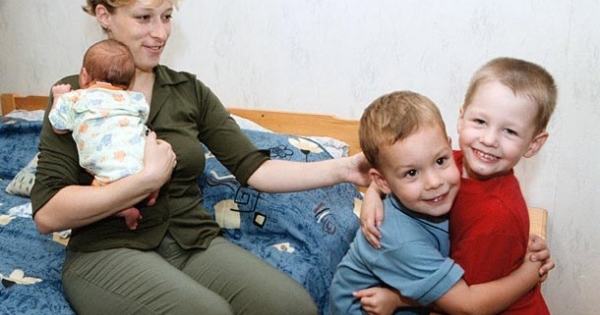 Háromgyerekes anyák kedvezménye: az anya a bruttó jövedelmét teljes egészében megkaphatja nettó bérként?