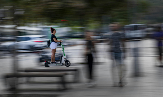 Keddtől már csak kötelező biztosítással használhatók az e-rollerek