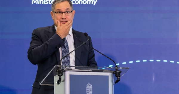 Így jött össze a giga választási osztogatás, ami pár óra alatt 180 fokos fordulatba pörgette Nagy Mártont