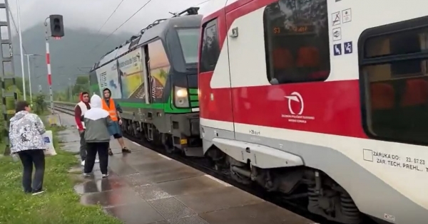 Összeütközött két vonat Szlovákiában, több utas megsérült