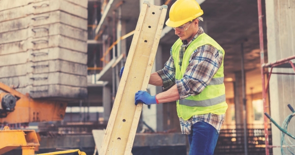 Alvállalkozás vagy közvetített szolgáltatás? Így csökkenthető a hipa alapja