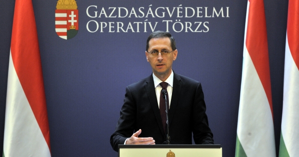 Jelentős adókönnyítéseket jelentett be a pénzügyminiszter