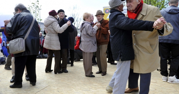 Ezek a párhuzamok az idősek és a fiatalok alkalmazásában