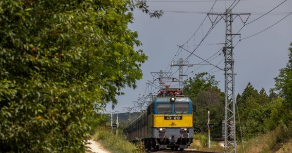 Teljesen felborult a vasúti közlekedés a győri fővonalon egy biztosítóberendezés hibája miatt