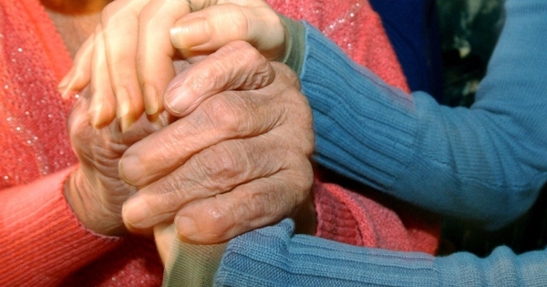 Ápolási díj melletti munkaviszony, vállalkozás, őstermelői tevékenység korlátai