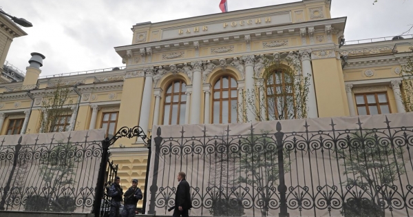 Megfojtja az orosz cégeket a magas alapkamat, de a jegybank csak nagyon óvatosan vágott