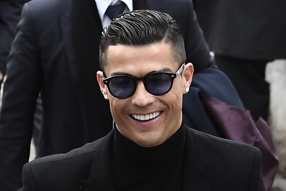 16 millió fontról mondott le Cristiano Ronaldo