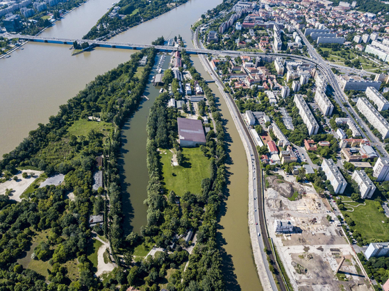 Korrupciógyanú az óbudai önkormányzatnál: négy embert is őrizetbe vett az ügyészség