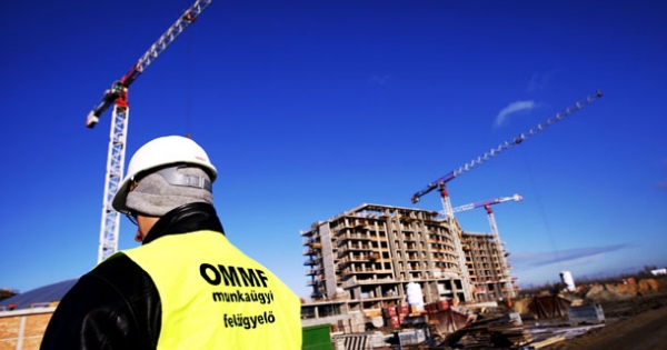 Veszélyes a bejelentés nélküli foglalkoztatás – van más megoldás is