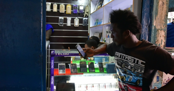 Adót kell fizetniük Ugandában a facebookozóknak