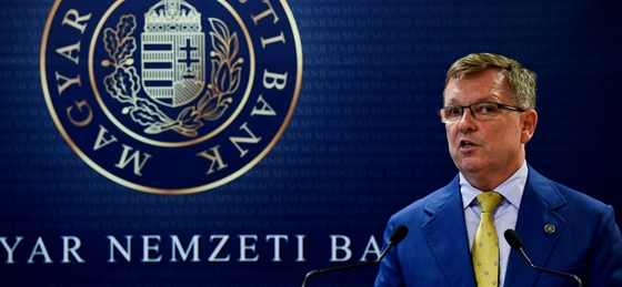 Pénzmosásellenes hiányosságok miatt büntette meg az MNB a Raiffeisen Bankot