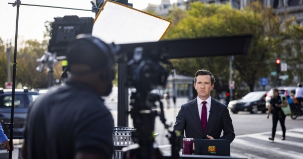 Összezárt az amerikai tévés sajtó, miután Trump újságírókat tiltott ki a Fehér Házból