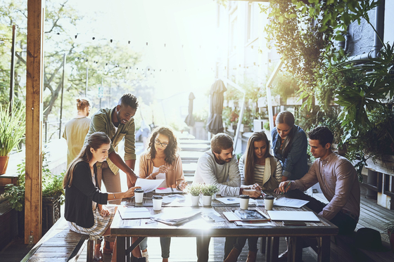 Az irodaszereken túl – fenntartható megoldásokkal a munkahelyi jóllétért