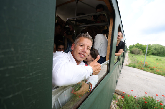 Pert vesztett a Diákhitel Központ, ki kell adniuk a Magyar Péter szerint túlárazott megbízásaik árlistáit