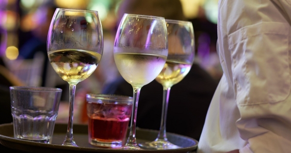 A nap kérdése: mik a bankkártyával adott borravaló könyvelési lépései?