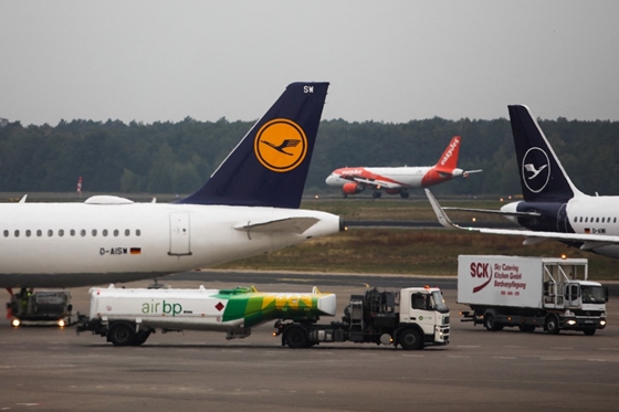 500 dolláros kártérítés ajánlott a Lufthansa, mert budapesti járatán leöntötték kávéval egy fiatalt