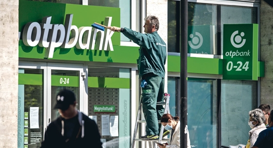 Több pénzt húzott ki az OTP zsebéből a kormány, mint a háború