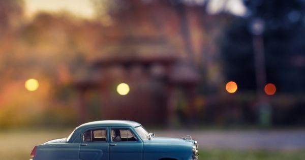 Cégautó eladása jelképes összegért saját dolgozónak vagy más magánszemélynek