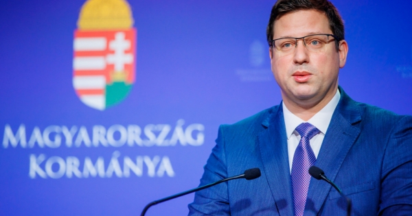 Gulyás Gergely: Idén is kell extraprofitadót fizetni