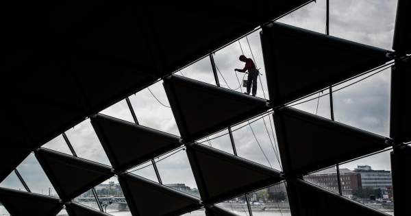 Számlázás, ha magyarországi ingatlanhoz uniós államból fő- és alvállalkozók nyújtanak szolgáltatást