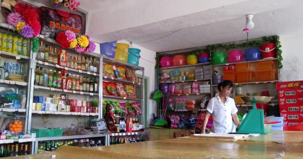 Helypénzekkel és nem létező vállalkozókkal jön az észak-koreai váltás