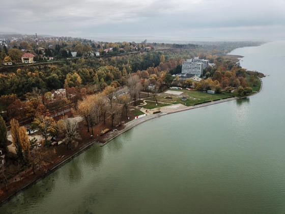 Büfésor helyett új nyári városközpont lesz a balatonföldvári kikötőnél