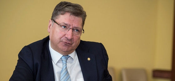 Parragh Lászlónak tetszik a kétlépcsős bérminimum-emelés ötlete