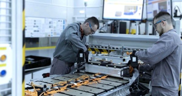 HVG Top 50: A NER házi takarítócége már a hatodik legnagyobb foglalkoztató, a profitverseny ezüstérmese egy fura cégszerűség