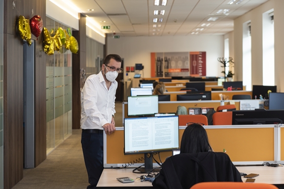 Négynapos munkahetet vezet be a PwC, de van egy trükk