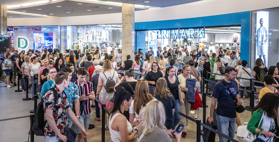 Elhúzódó ostromállapotok az első budapesti Primarkban, az is kiderült, mi a legnagyobb slágertermék