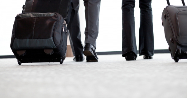 Külföldre költözik a házaspár: így kell járulékot és adót fizetniük