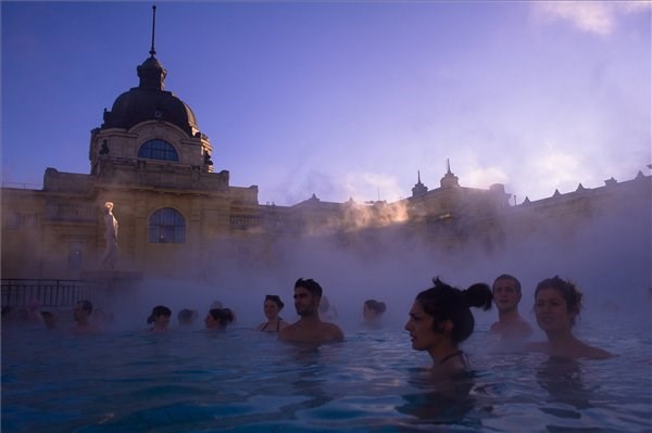 Gyógyászati ellátások tb-támogatással: így juthat gyorsabban gyógyfürdői kezelésekhez