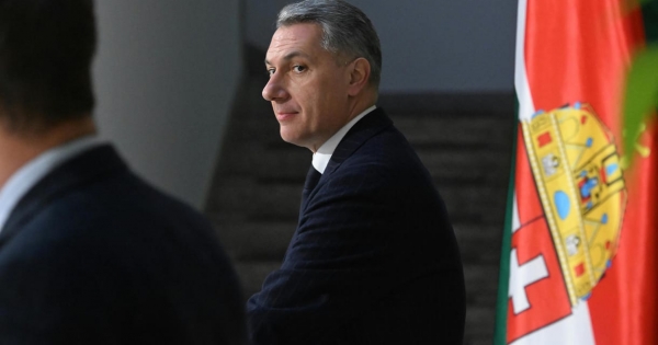 Lázár János luxizásról beszélt, majd Mészáros Lőrincnek adott megbízást
