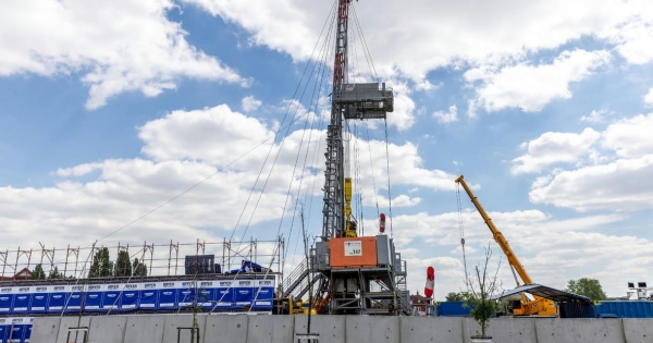 Súlyos munkahelyi balesete után meghalt a Bayer Construct dolgozója, a cég mégis indulhat közbeszerzéseken