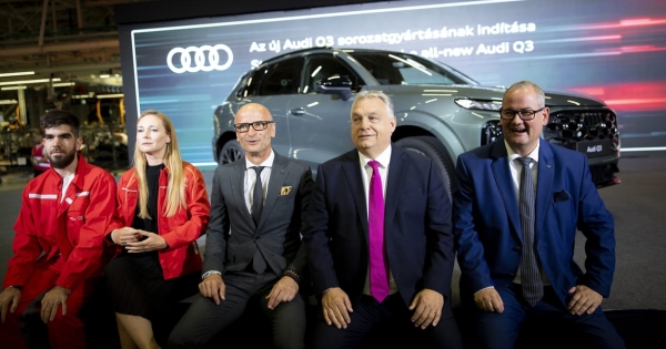 A győri Audi nullaszázalékos béremelést kínált dolgozóinak, a SZÉP-kártyát is megszüntetné